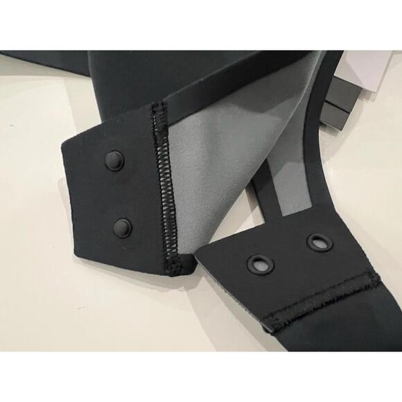 $80 Nike Women's Form Long-Sleeve Bodysuit-Black Size Medium HQ8296 - Picture 7 of 9